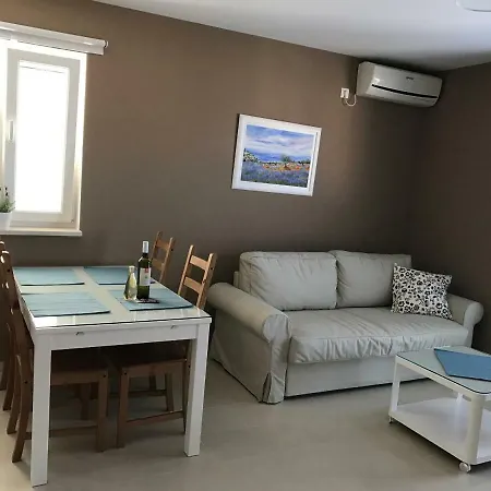 شقة Gazebo تروغير